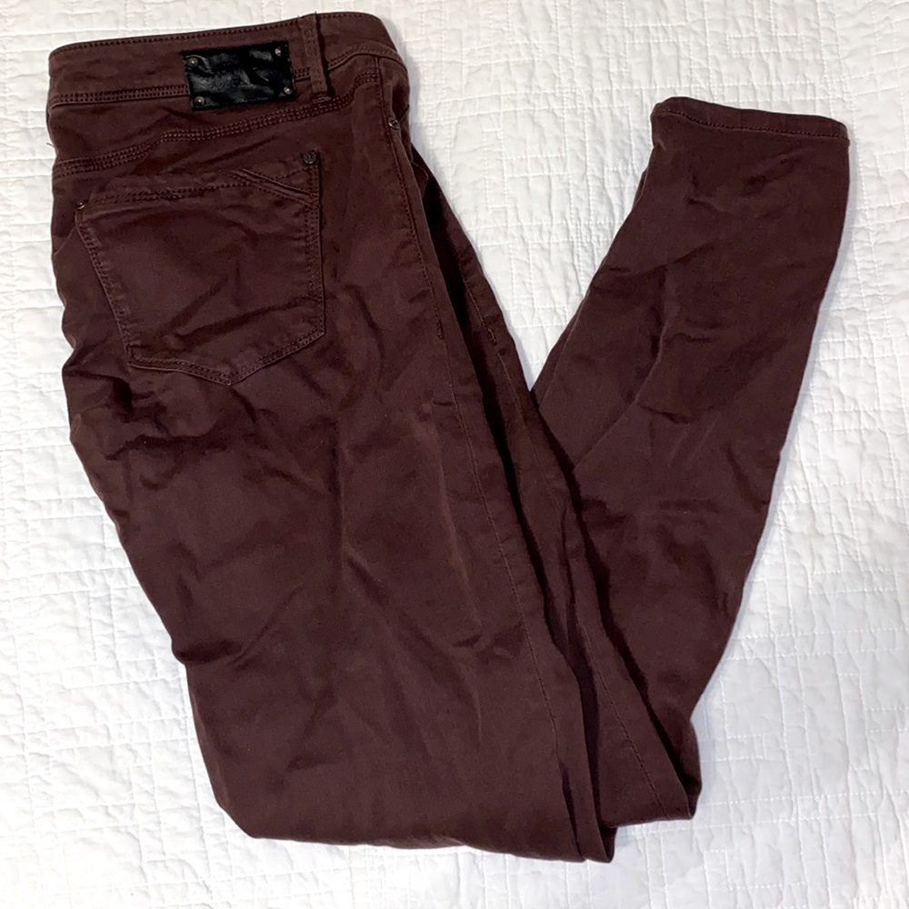 Women’s Buckle Black skinny jean. 29x32 deep maroon